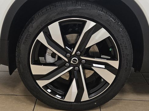 New 2026 Volvo XC40 B5 Ultra w/ Climate Package image 10