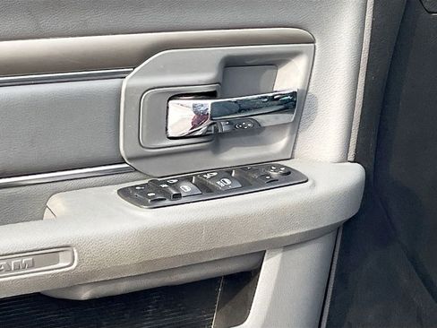 Used 2019 RAM 1500 Classic SLT AWD/4WD image 18