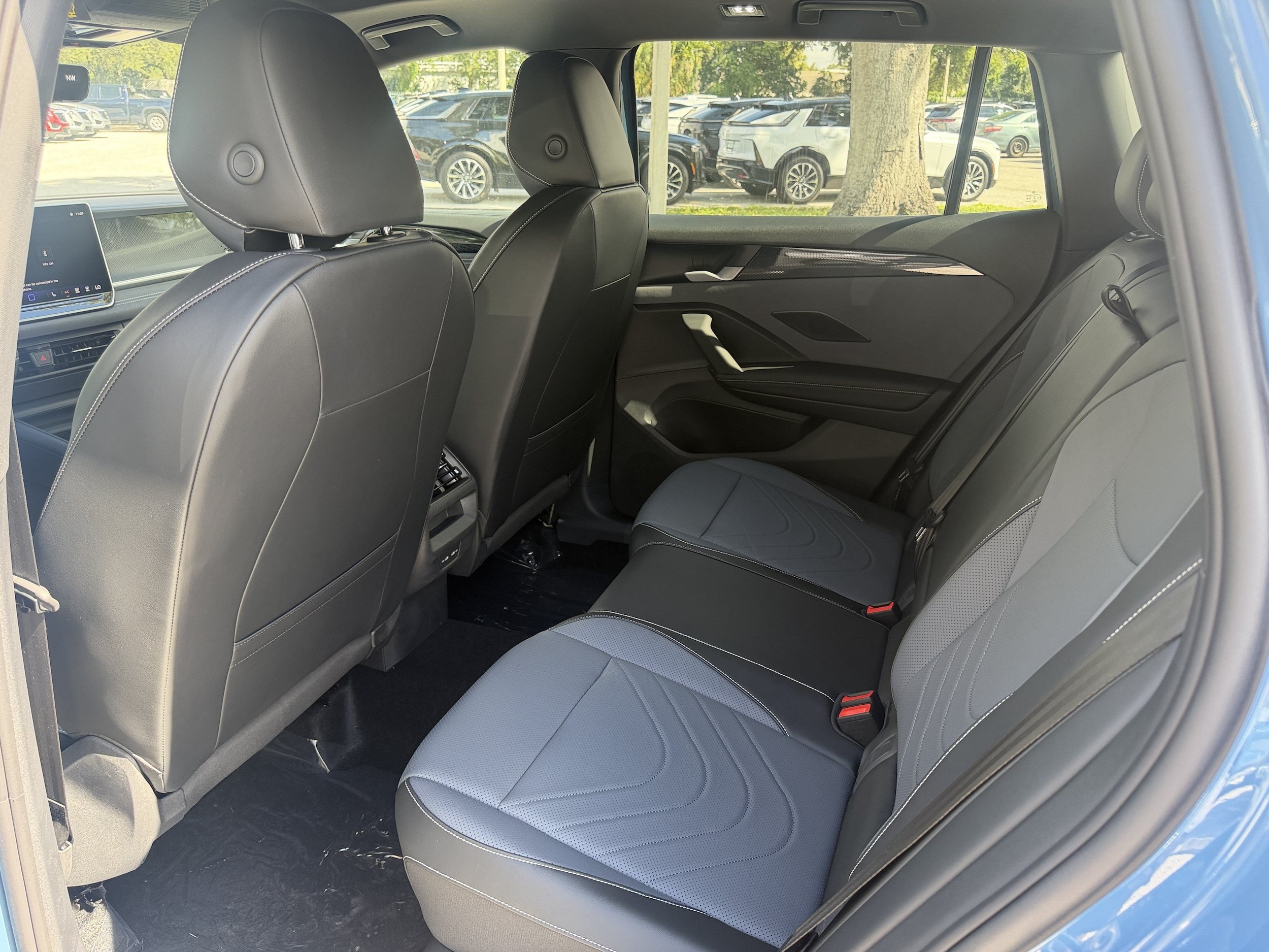 New 2026 Volkswagen Tiguan SE R-Line FWD image 18
