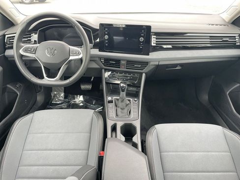 Used 2025 Volkswagen Jetta SE image 33