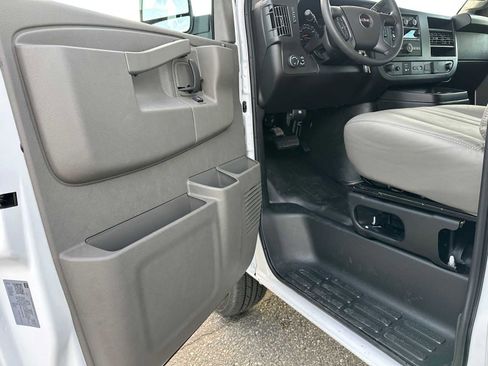 New 2025 GMC Savana 3500 Extended w/ Driver Convenience Package image 21