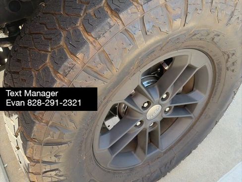 Used 2017 Jeep Wrangler Unlimited Sahara AWD/4WD image 8