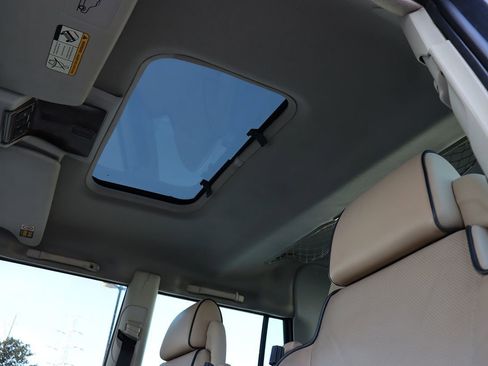 Used 2004 Land Rover Discovery SE image 12