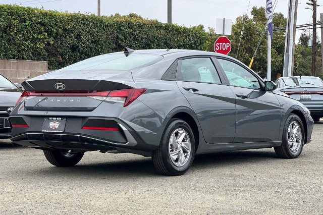 New 2026 Hyundai Elantra SE FWD image 6