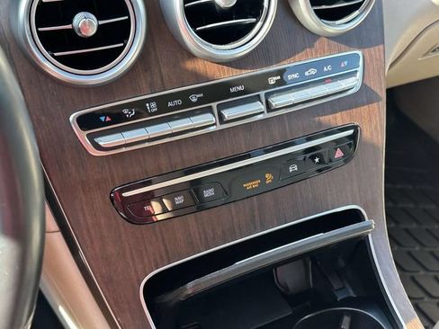 Used 2022 Mercedes-Benz GLC 300 4MATIC w/ Multimedia Package Lite image 36