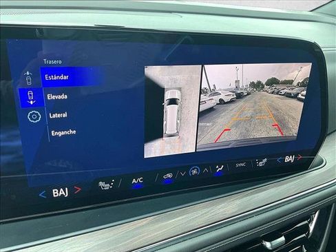 Used 2025 Chevrolet Suburban LT w/ Comfort Package RWD image 23