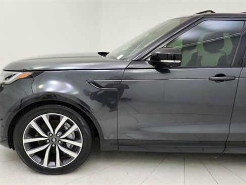 Used 2024 Land Rover Discovery Dynamic SE image 10