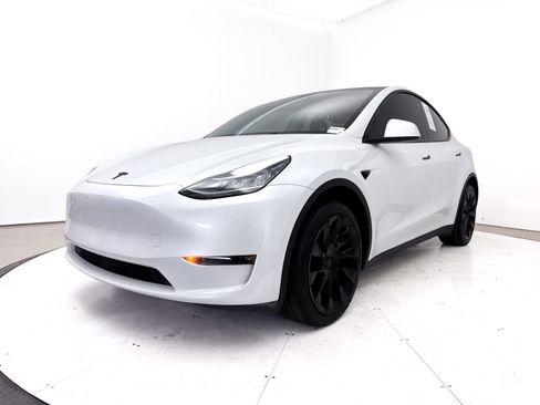 Used 2023 Tesla Model Y AWD image 14