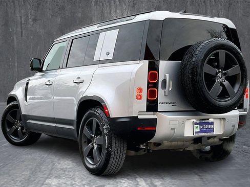 Used 2023 Land Rover Defender 110 SE image 4