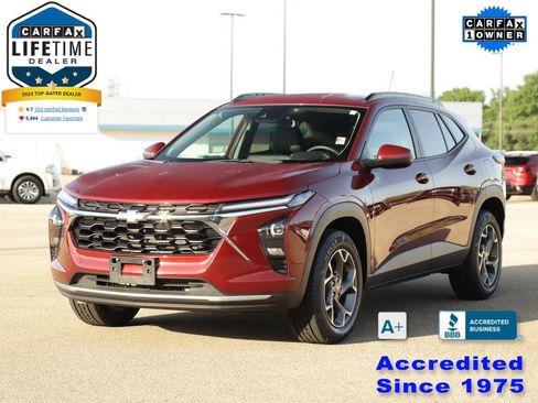 Used 2025 Chevrolet Trax LT w/ LT Convenience Package FWD image 3