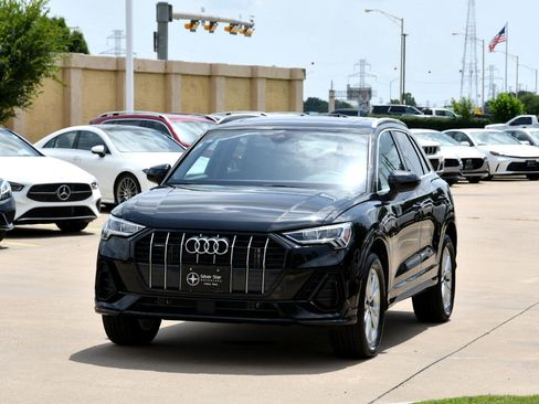 Used 2025 Audi Q3 2.0T Premium image 2