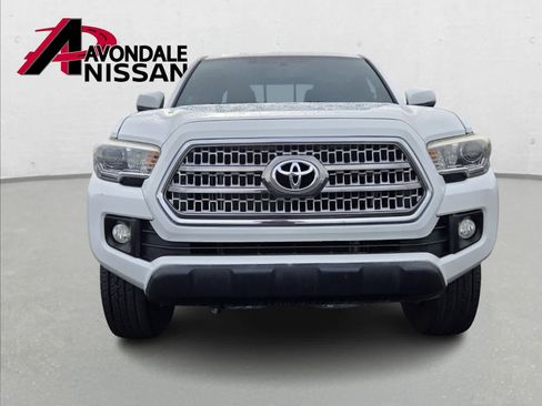 Used 2017 Toyota Tacoma TRD Off-Road image 6