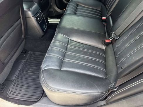 Used 2021 Chrysler 300 S w/ S Model Appearance Package RWD image 10