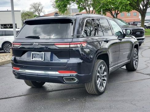 Used 2023 Jeep Grand Cherokee Overland AWD/4WD image 4