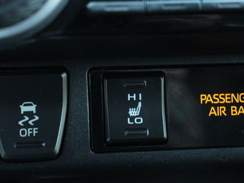 Used 2022 Toyota RAV4 SE w/ Convenience Package AWD/4WD image 26