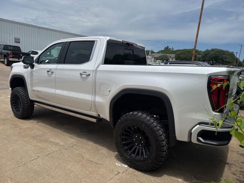 Used 2024 GMC Sierra 1500 Denali w/ Denali Reserve Package AWD/4WD image 9