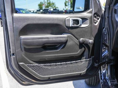 Used 2023 Jeep Gladiator Sport AWD/4WD image 24