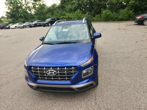 Used 2023 Hyundai Venue SEL w/ Cargo Package FWD image 3