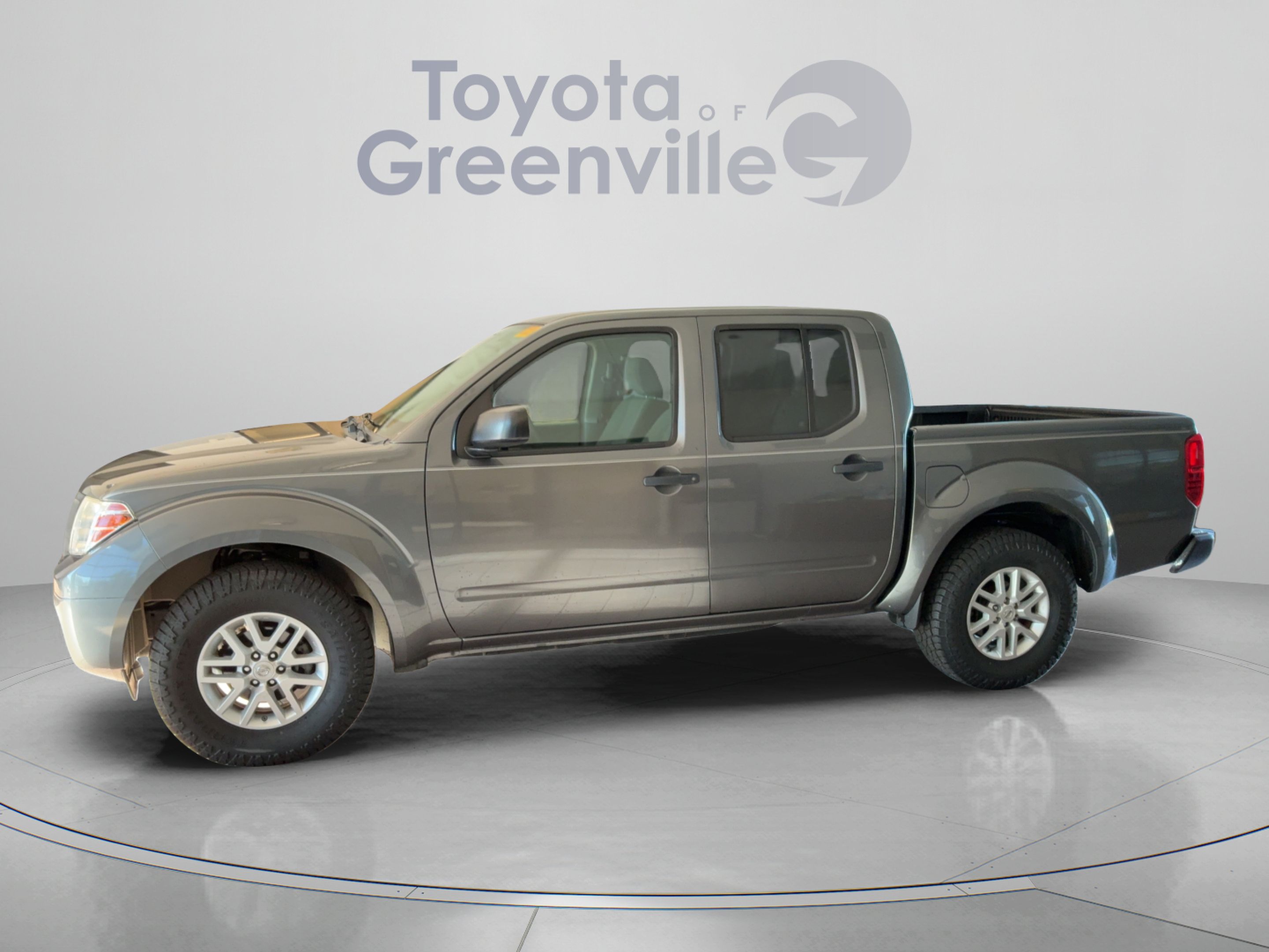 Used 2019 Nissan Frontier SV RWD image 2