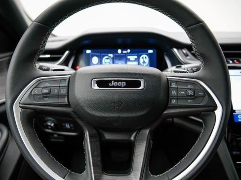 Used 2024 Jeep Grand Cherokee Limited image 31