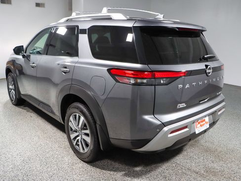 Used 2022 Nissan Pathfinder SL image 9