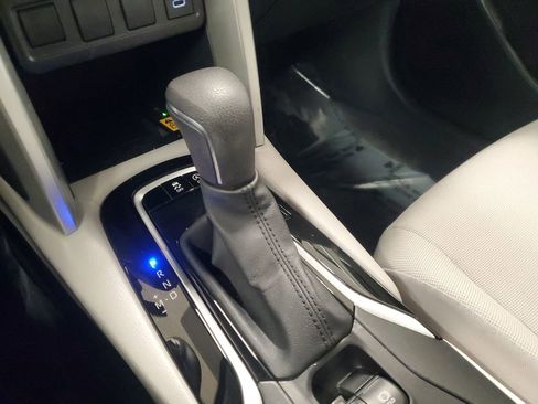 Certified 2023 Toyota Corolla Cross LE image 28