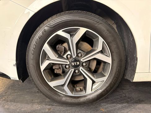 Used 2020 Kia Forte LXS FWD image 31
