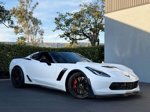 Used 2015 Chevrolet Corvette Z06 w/ Z07 Performance Package image 3