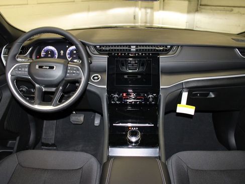 New 2026 Jeep Grand Cherokee Laredo X AWD/4WD image 9