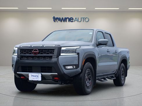 Used 2025 Nissan Frontier PRO-4X AWD/4WD image 3