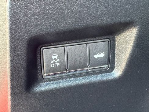 Used 2017 INFINITI Q60 Red Sport 400 image 20