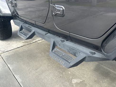 Used 2020 Jeep Wrangler Unlimited Sahara AWD/4WD image 12