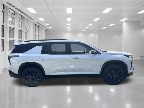 Used 2025 Chevrolet Traverse RS FWD image 4