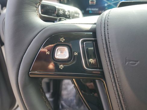 New 2026 Lincoln Aviator AWD image 15