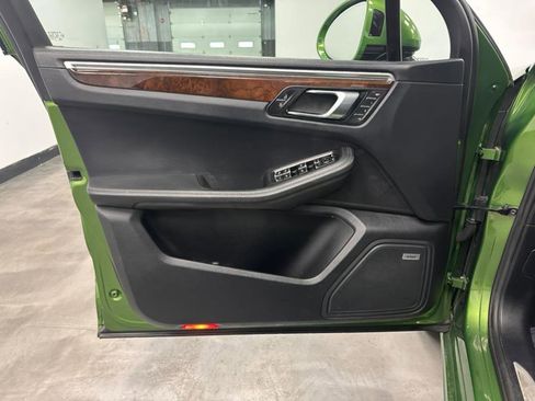 Used 2021 Porsche Macan S w/ Premium Package Plus image 40