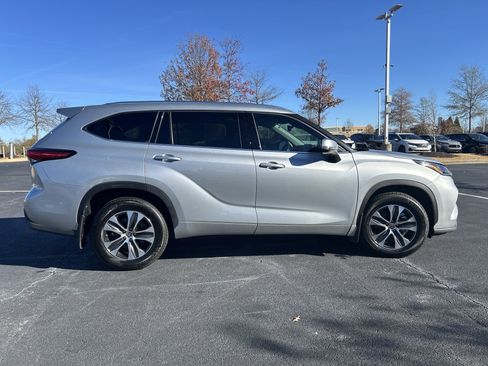 Used 2020 Toyota Highlander XLE image 10