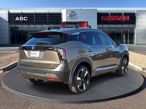 New 2026 Nissan Kicks SR w/ SR Premium Package FWD image 5