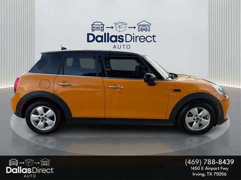 Used 2017 MINI Cooper 4-Door Hardtop image 5