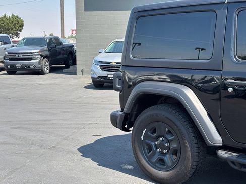 Used 2022 Jeep Wrangler Sport AWD/4WD image 3
