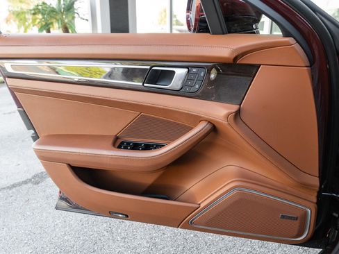 Used 2023 Porsche Panamera 4 image 24