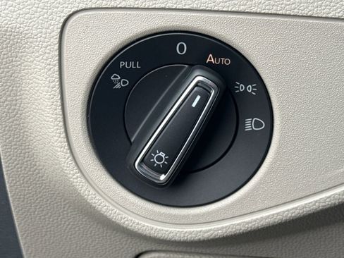 Certified 2023 Volkswagen Atlas SE w/ Black Wheel Package image 31