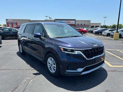 Used 2024 Kia Carnival LX FWD image 1