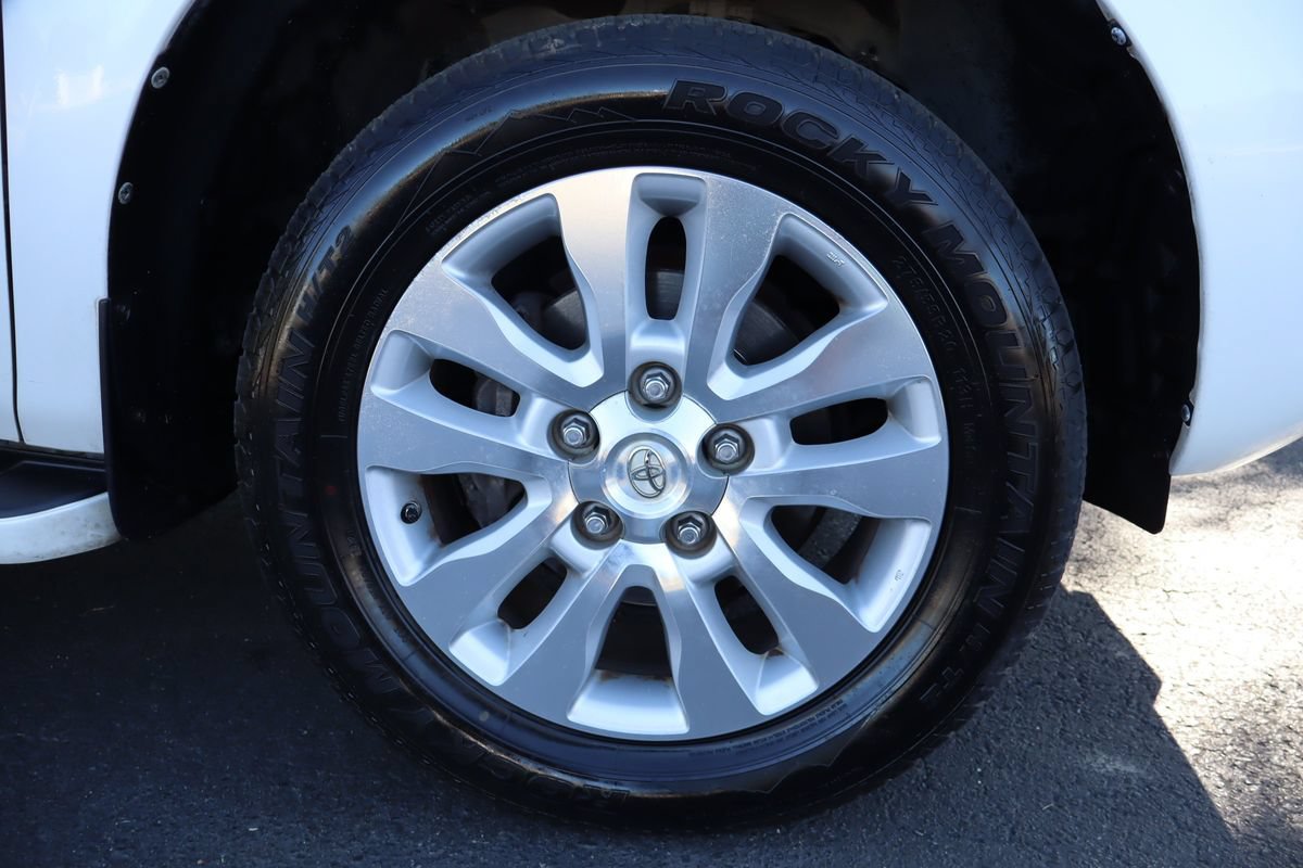 Used 2014 Toyota Sequoia Platinum RWD image 46