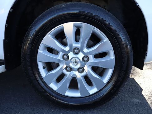 Used 2014 Toyota Sequoia Platinum RWD image 46