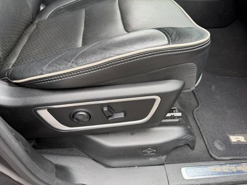 Used 2019 RAM 1500 Laramie image 37