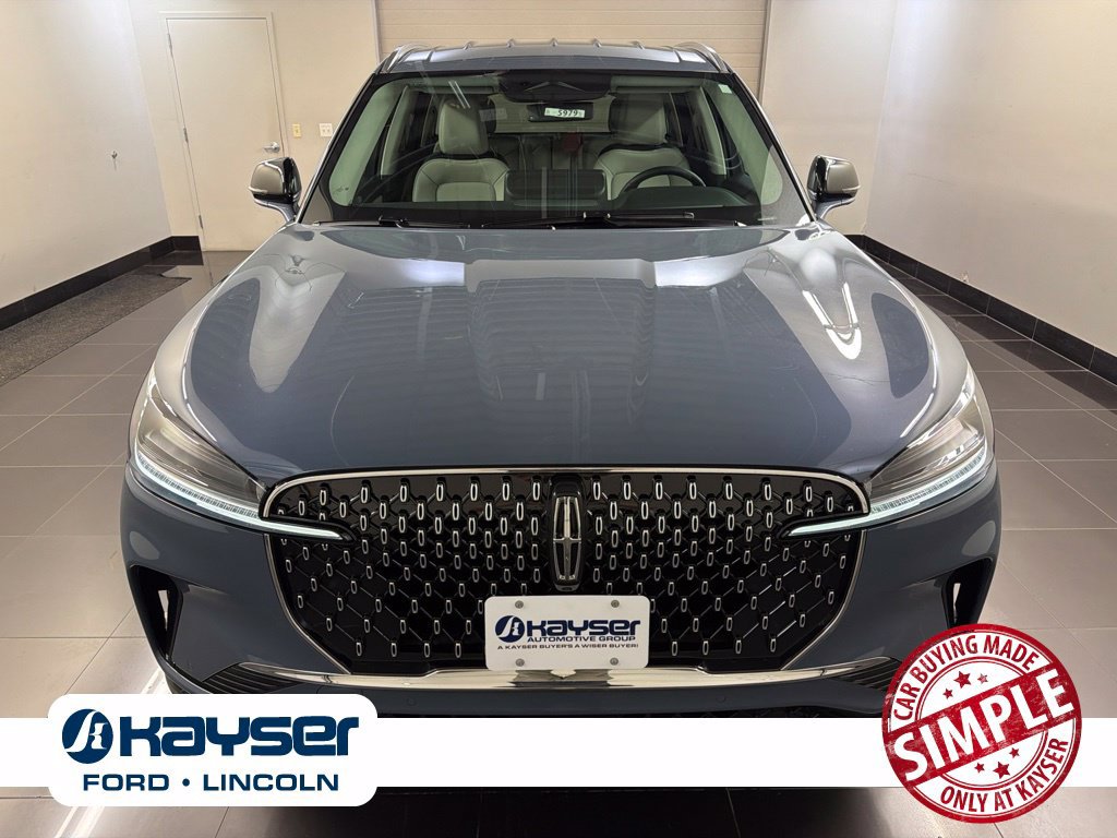Used 2026 Lincoln Aviator AWD image 2