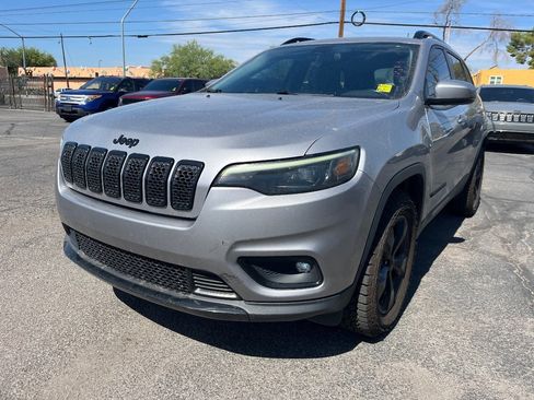Used 2019 Jeep Cherokee Latitude Plus AWD/4WD image 7