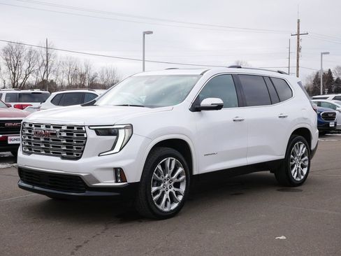 Used 2024 GMC Acadia Denali image 3