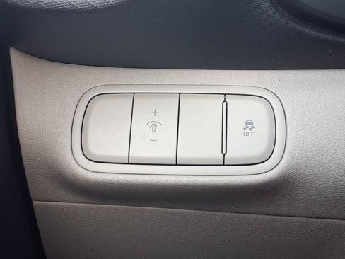 Used 2025 Hyundai Venue SEL FWD image 14
