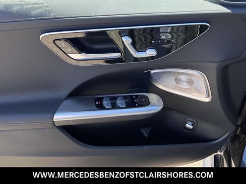 Used 2025 Mercedes-Benz C 300 4MATIC Sedan image 19